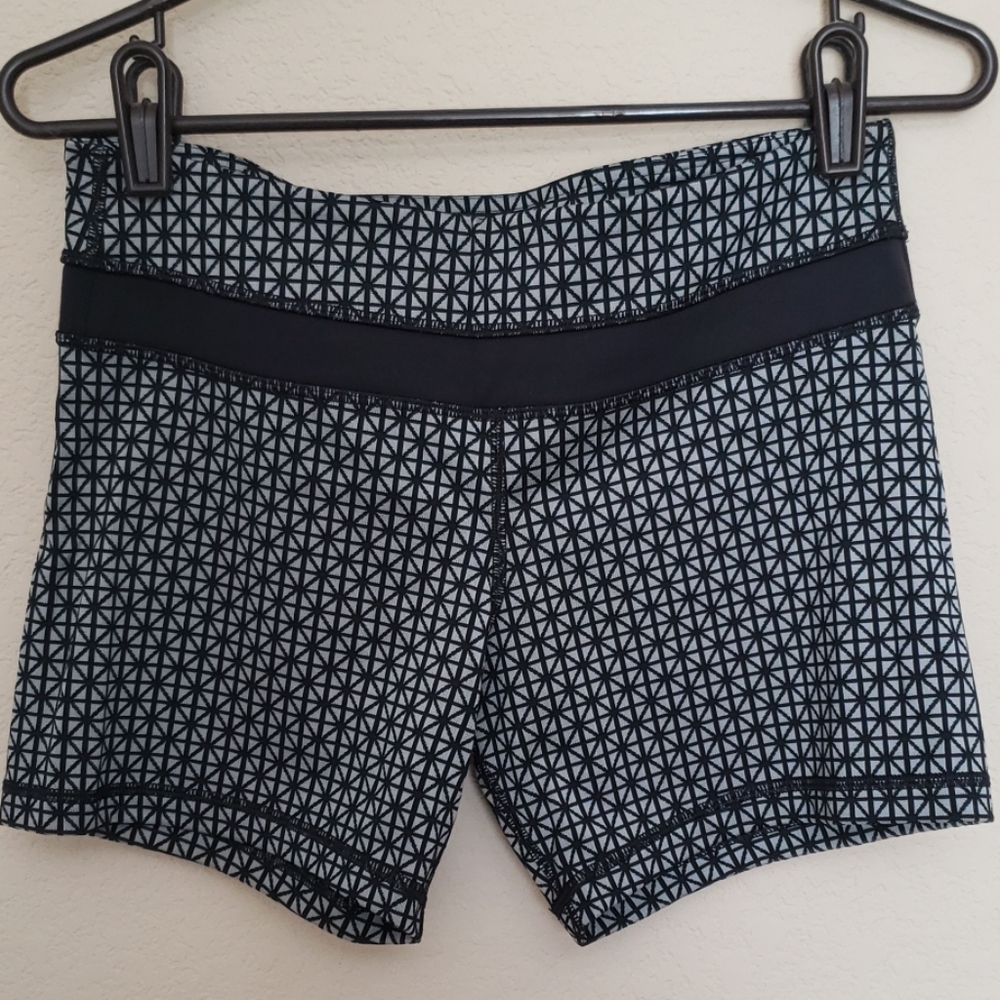 Lululemon shorts 8